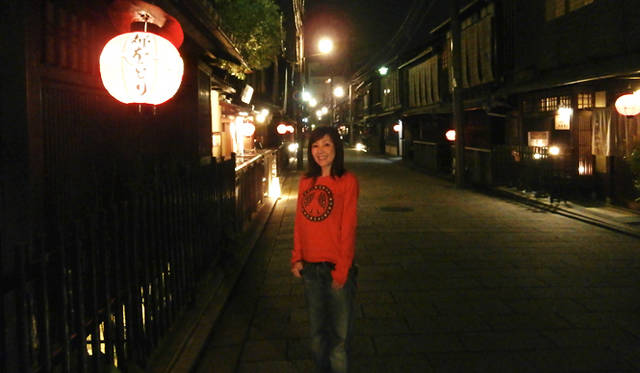 <strong>戸田恵子｜『新・おみやさん』にはじまる、怒涛の春をプレイバック！</strong>　京都らしい、町屋が並ぶ風景