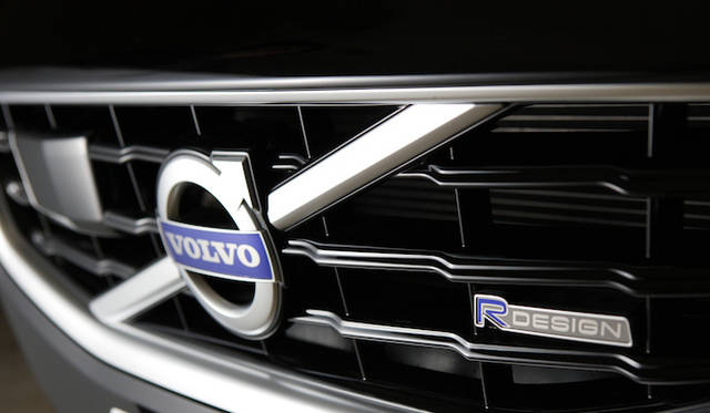 <strong>Volvo V60 T4 R-DESIGN｜ボルボ V60 T4 R-デザイン</strong>