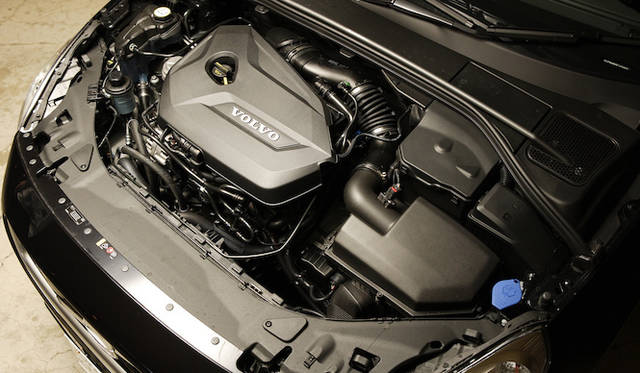 <strong>Volvo V60 T4 R-DESIGN｜ボルボ V60 T4 R-デザイン</strong>