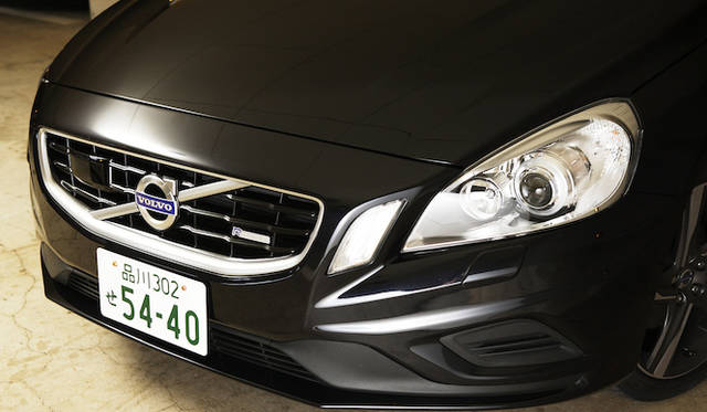 <strong>Volvo V60 T4 R-DESIGN｜ボルボ V60 T4 R-デザイン</strong>