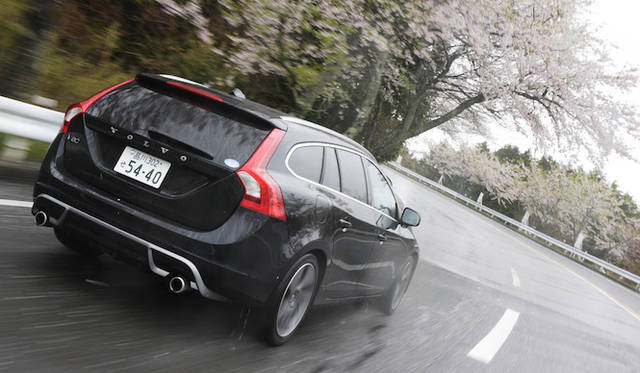 <strong>Volvo V60 T4 R-DESIGN｜ボルボ V60 T4 R-デザイン</strong>