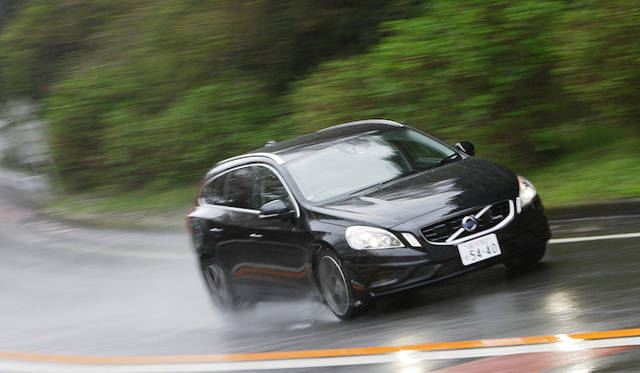 <strong>Volvo V60 T4 R-DESIGN｜ボルボ V60 T4 R-デザイン</strong>