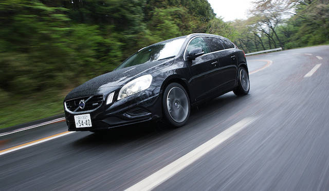 <strong>Volvo V60 T4 R-DESIGN｜ボルボ V60 T4 R-デザイン</strong>