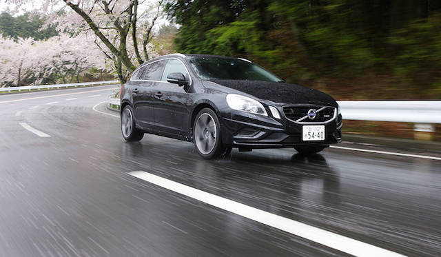 <strong>Volvo V60 T4 R-DESIGN｜ボルボ V60 T4 R-デザイン</strong>