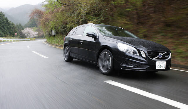 <strong>Volvo V60 T4 R-DESIGN｜ボルボ V60 T4 R-デザイン</strong>