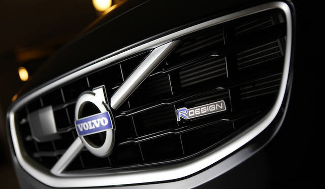 <strong>Volvo V60 T4 R-DESIGN｜ボルボ V60 T4 R-デザイン</strong>
