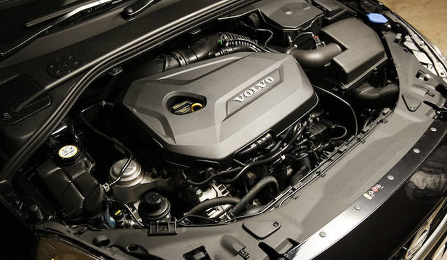 <strong>Volvo V60 T4 R-DESIGN｜ボルボ V60 T4 R-デザイン</strong>