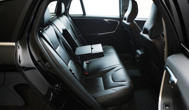 <strong>Volvo V60 T4 R-DESIGN｜ボルボ V60 T4 R-デザイン</strong>