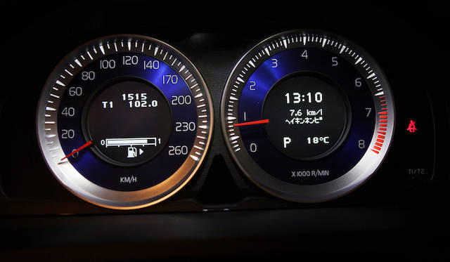 <strong>Volvo V60 T4 R-DESIGN｜ボルボ V60 T4 R-デザイン</strong>