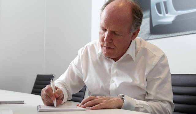 今回インタビューを受けて下さった、ジャガーのカーデザイナー、イアン・カラム氏