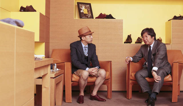 <strong> JOHN LOBB｜ジョンロブ</strong>　クリエイティブ・メーカーのNIGO®さんと、ジョンロブ ジャパン代表の松田智沖さん