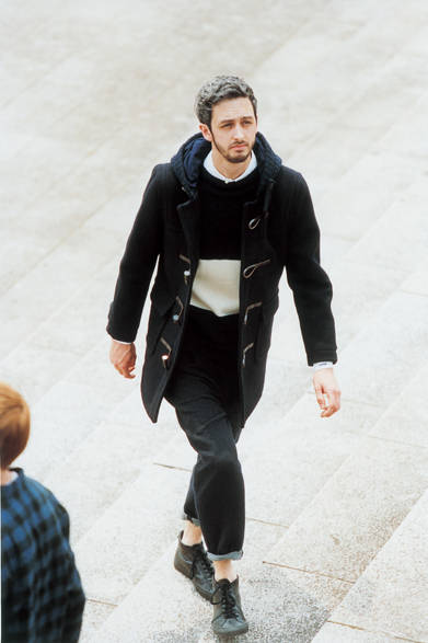 <strong>Numero Uno｜ヌメロ ウーノ</strong>　DUFFLE COAT 6万9300円、GUERNSEY SWEATER 2万5200円、CROPPED PANTS 2万5200円