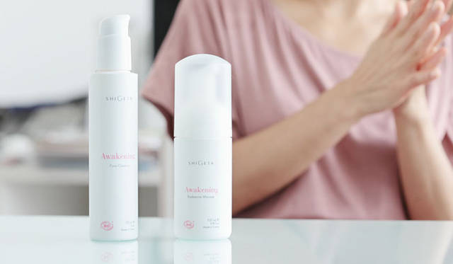 AW ピュアクレンジング 3465円（150mL）、AW ピュアムース 3150円（100mL）