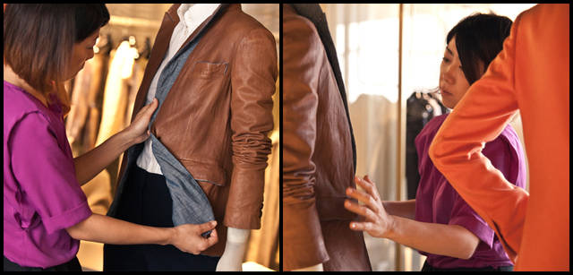 <strong>GIORGIO ARMANI｜ジョルジオ アルマーニ</strong><br />「素材もとても上質なものを使っていますね。自分が着ていて心地よい上質素材であることと、ひとから見てきれいなシルエットというのが、洋服を選ぶときの欠かせない条件ですが、このカプセルコレクションのジャケットはその条件をすべて満たしています。レザーもとても軽くて柔らかいし、身体にフィットしていて」<br /><br />レザージャケット 40万9500円、シャツ 8万7150円（ともにジョルジオ アルマーニ／ジョルジオ アルマーニ ジャパン）