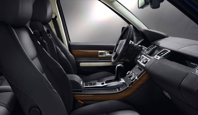 <strong>Range Rover Sport｜レンジローバー スポーツ</strong>(写真は2012年モデル)