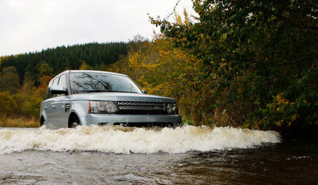 <strong>Range Rover Sport｜レンジローバー スポーツ</strong>(写真は2012年モデル)