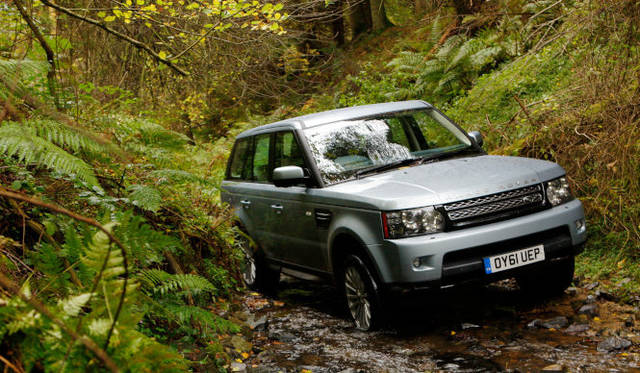 <strong>Range Rover Sport｜レンジローバー スポーツ</strong>(写真は2012年モデル)