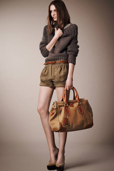 　2013年春夏プレコレクション　©BURBERRY