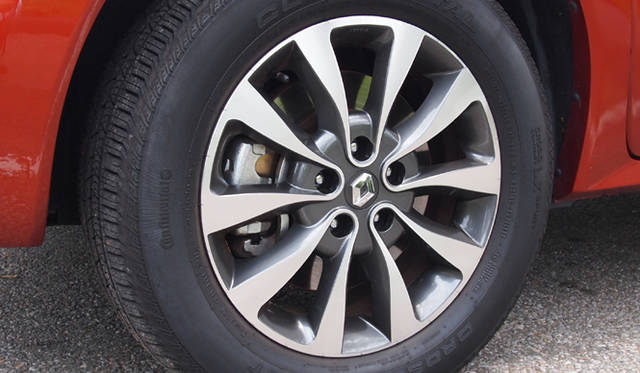 <strong>Renault Koleos｜ルノー コレオス</strong>　タイヤサイズは225/60R17