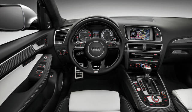 <strong>Audi SQ5 TDI｜アウディSQ5 TDI</strong>　インテリアはアウディのSモデルに準じて、ブラックでまとめ上げたスポーティーなものになっている