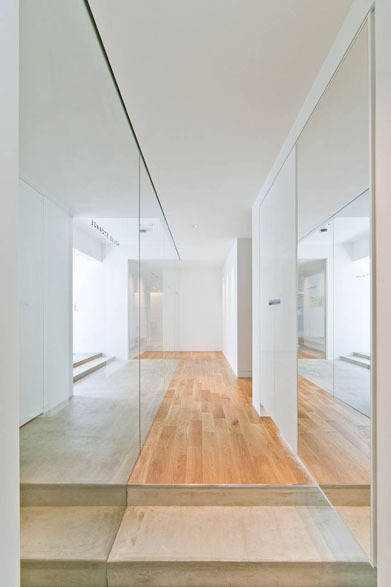 <strong>TIME & STYLE｜タイム アンド スタイル</strong>　エントランス、廊下収納