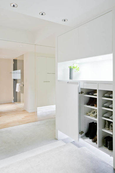 <strong>TIME & STYLE｜タイム アンド スタイル</strong>　エントランス収納