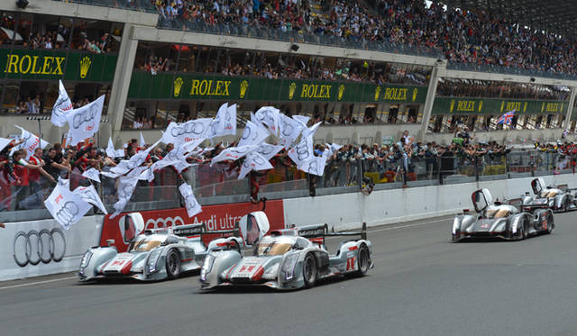 <strong>24 Heures du Mans｜ル・マン24時間レース</strong>　Audi R18 4台によるウイニングラン