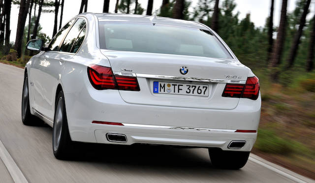 <strong>BMW 7 series｜ビー・エム・ダブリュー 7シリーズ</strong>　750d xDrive