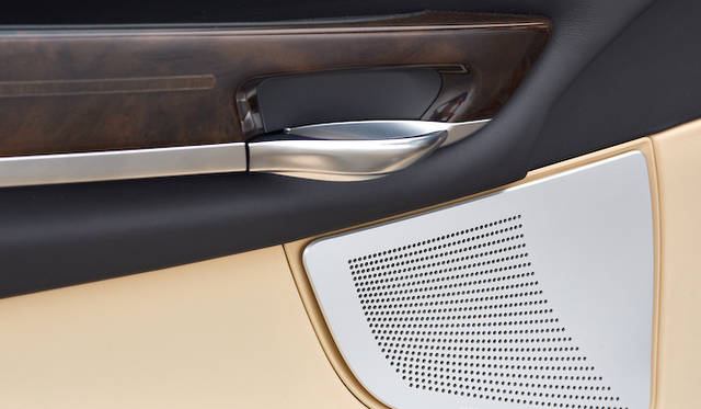 <strong>BMW 7 series｜ビー・エム・ダブリュー 7シリーズ</strong>　スピーカーは16個装備される