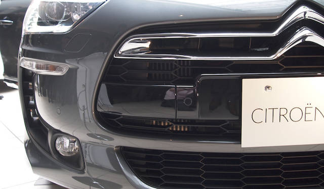 <strong>Citroen DS5｜シトロエン DS5</strong>　フロントバンパーの左右、DS3ではLEDのポジショニングライトがある部分が空洞になっており空力抵抗を減らして低燃費に寄与する　DS5はCd値0.29を誇る