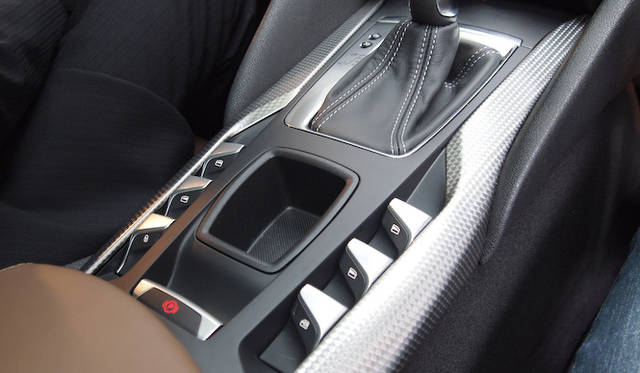 <strong>Citroen DS5｜シトロエン DS5</strong>　センターコンソール上にならぶスイッチ