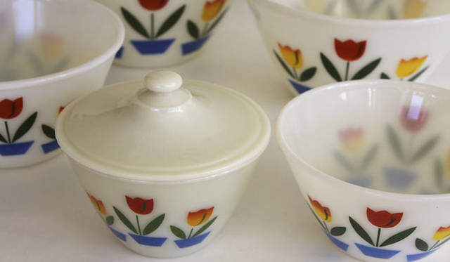 　ファイヤーキングの黄金時代。入れ子になっているガラスのボウル（40’s to 60’s）