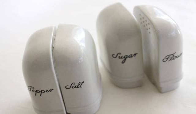 今はもう、メイカーさんはあまりやりたがらないと思われるデザイン（陶器）