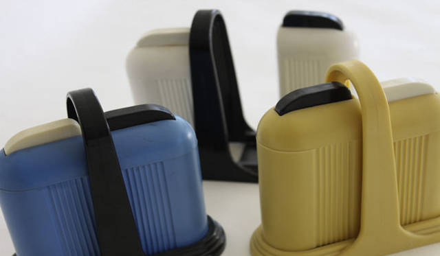 　樹脂のSPトップの黒いボタンを押すと塩こしょうが出ます（30’s to 40’s）