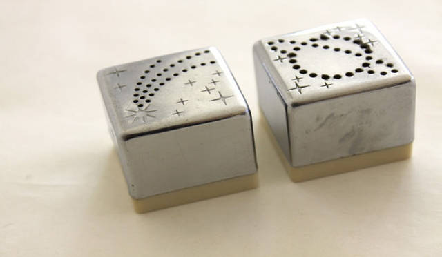 　アールデコの後半のSP メタルとの組み合わせ、当時樹脂は象牙色が主流（20’s）