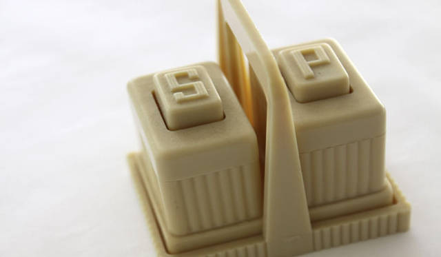 　これも初期の樹脂。端正で精巧なデザイン（30’s）