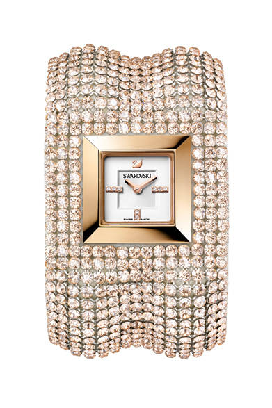 ファッションとウォッチの技術が完璧なフュージョンを見せたのがこちら、「エリス バングル ミニ」。サテンシルクを思わせるクリスタルメッシュにエンボス加工をほどこしたバングルは、744個ものミニ・クリスタルを使用。手首を優しく包み込む着け心地抜群のバングル・ウォッチだ。<br /><br /><strong>エリス バングル</strong><br />13万7550円<br />クォーツ、SS（ローズゴールドPVD）×クリスタル<br /><br />スワロフスキー・ジャパン（カスタマー・リレーションズ）<br />Tel. 0120-10-8700<br />www.swarovski.co.jp