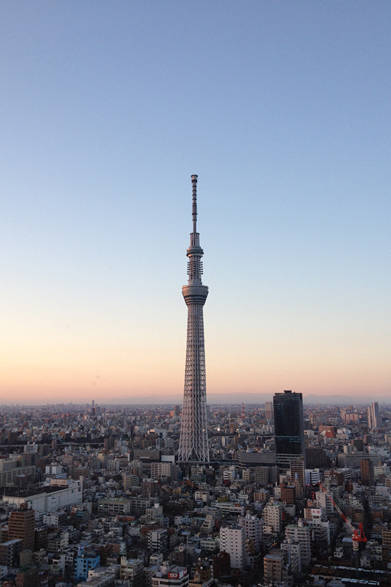 どこか夜明けを感じさせる、今日のスカイツリー