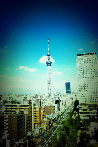 スカイツリーのお膝元にOPENERSのオフィスはあります。スカイツリーの開業で、街もだんだん活気づいてきました