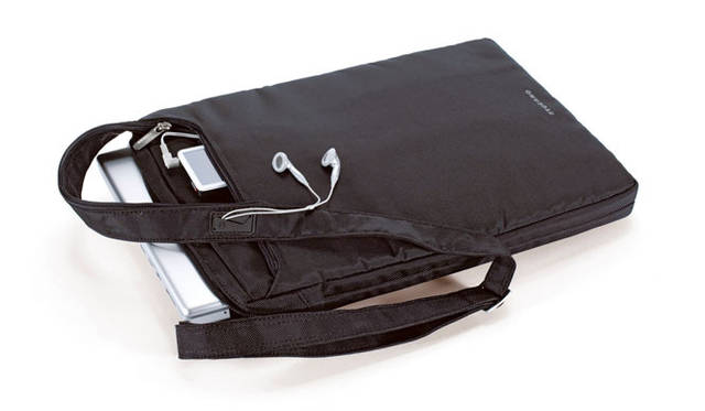 <strong>TUCANO｜トゥカーノ</strong>　MacBook Air 13インチ、MacBook Pro 13インチ対応 縦型PCバッグ「BFITS-C」　7300円