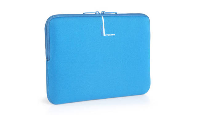 <strong>TUCANO｜トゥカーノ</strong>　MacBook Air 11インチ対応スキンケース「BFC1011-B」　3100円