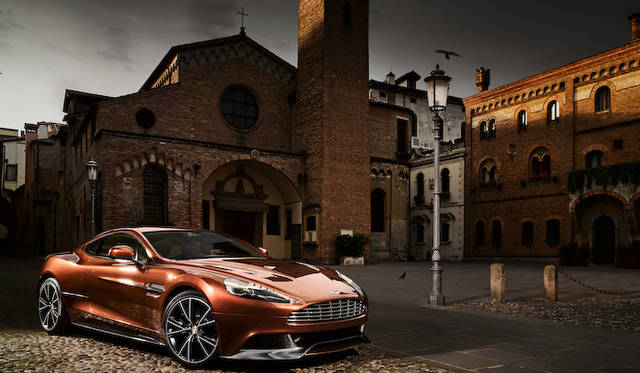 <strong>Aston Martin Vanquish｜アストンマーティン ヴァンキッシュ </strong>