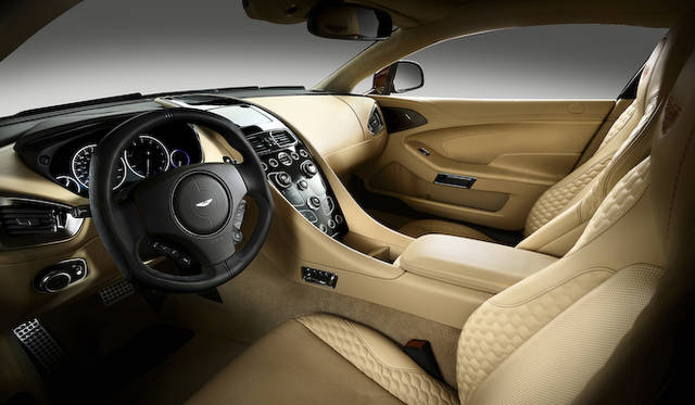 <strong>Aston Martin Vanquish｜アストンマーティン ヴァンキッシュ </strong>