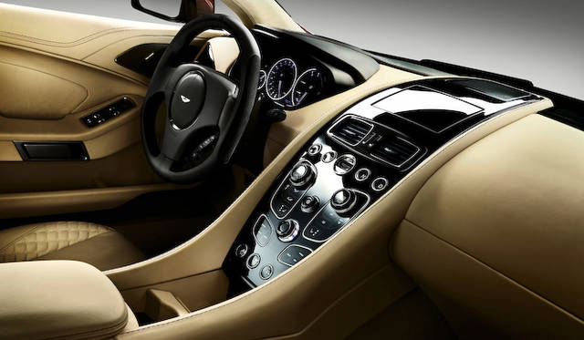 <strong>Aston Martin Vanquish｜アストンマーティン ヴァンキッシュ </strong>