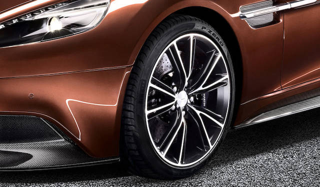 <strong>Aston Martin Vanquish｜アストンマーティン ヴァンキッシュ </strong>