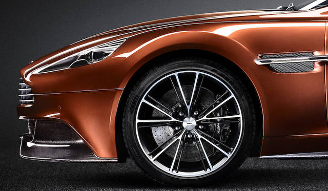 <strong>Aston Martin Vanquish｜アストンマーティン ヴァンキッシュ </strong>