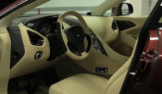 <strong>Aston Martin Vanquish｜アストンマーティン ヴァンキッシュ</strong>