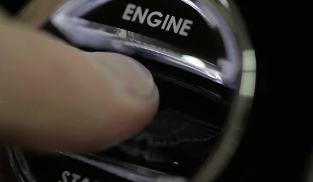 <strong>Aston Martin Vanquish｜アストンマーティン ヴァンキッシュ</strong>