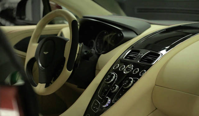 <strong>Aston Martin Vanquish｜アストンマーティン ヴァンキッシュ</strong>