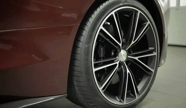 <strong>Aston Martin Vanquish｜アストンマーティン ヴァンキッシュ</strong>